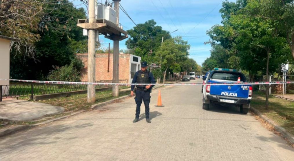 Encontraron muerto a un hombre en su casa y la causa dio un giro repentino: detuvieron a su empleada doméstica