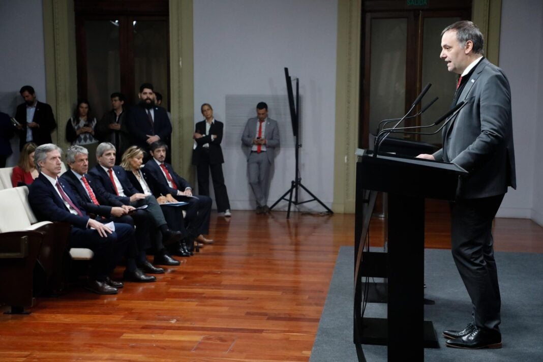 El Gobierno anunció un plan más moderado del esperado para blanquear dólares