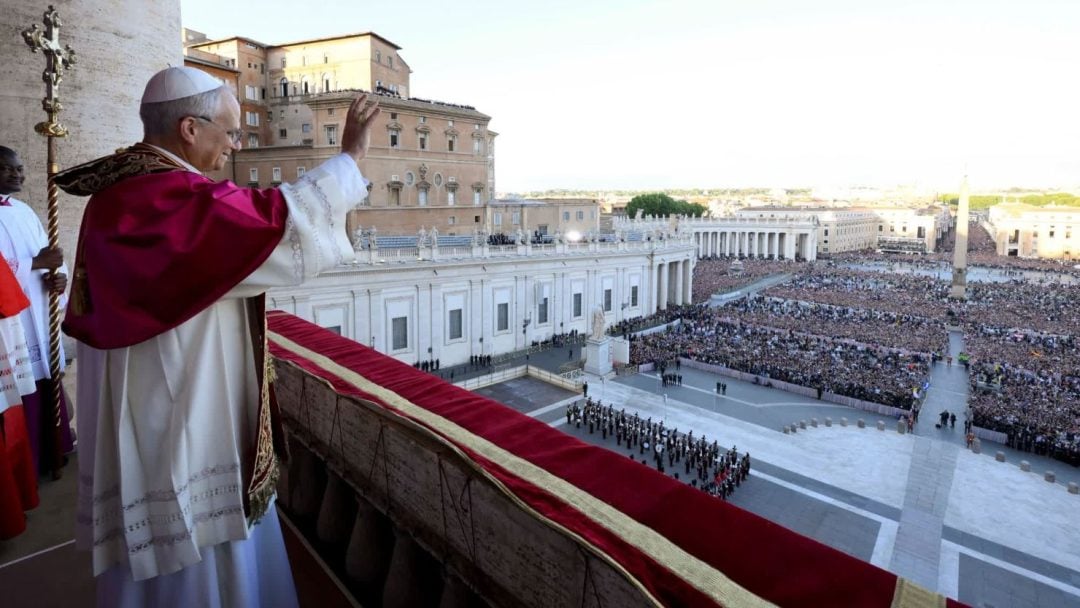 La mirada de un sociólogo bahiense en Roma: “Parece un Papa del pueblo, en línea con la teología que promovió Francisco”