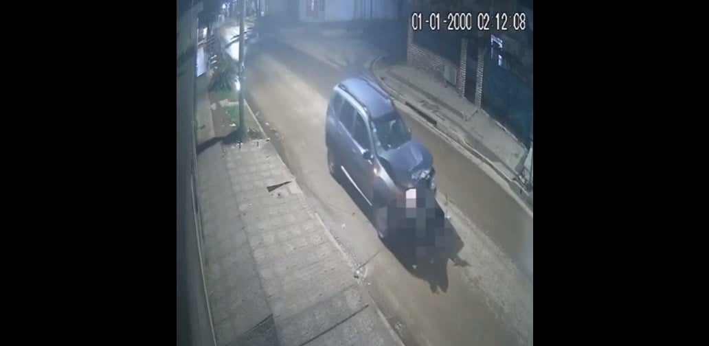 Video: Una mujer que iba en moto murió tras ser atropellada y arrastrada por un conductor borracho