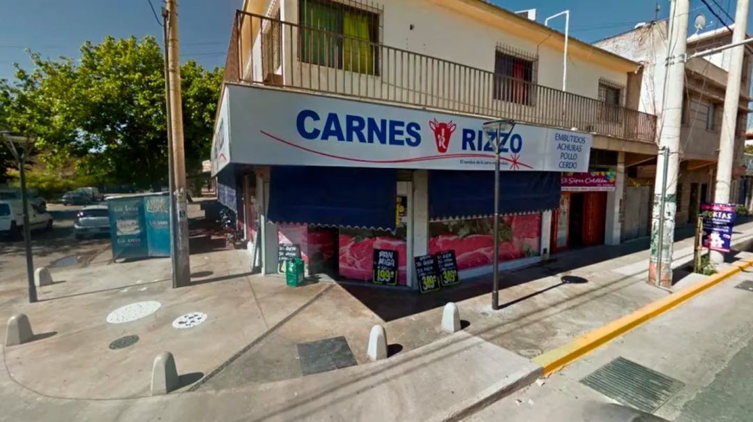 Locura en una carnicería de Mendoza: se quiso colar en la fila, apuñaló a un cliente y terminó atropellado
