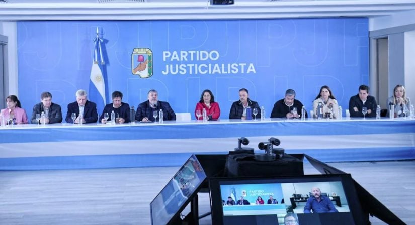 Tras la prisión domiciliaria a CFK, el peronismo cambió de planes y llamó a marchar mañana a Plaza de Mayo