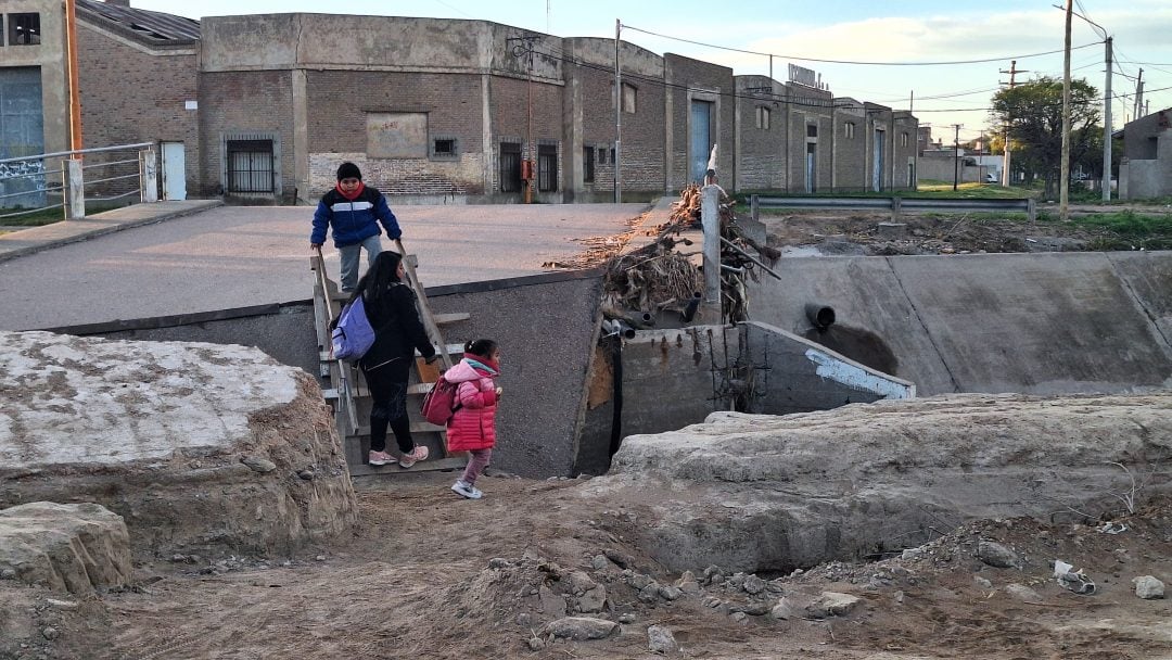 No cobraron el subsidio y siguen con la calle destrozada: “Hace dos meses que estamos sacando barro”