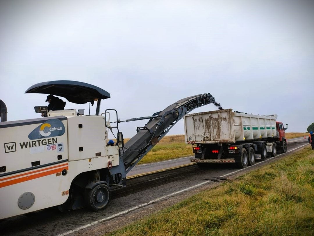 Comenzaron las tareas de bacheo en la Ruta Nacional 3, entre Monte Hermoso y Pehuen Có