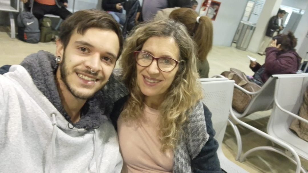 “Lo que quedó de su cuerpo volvió al mar”: el dolor y el agradecimiento de la mamá de Franco Toro, tras arrojar las cenizas de su hijo