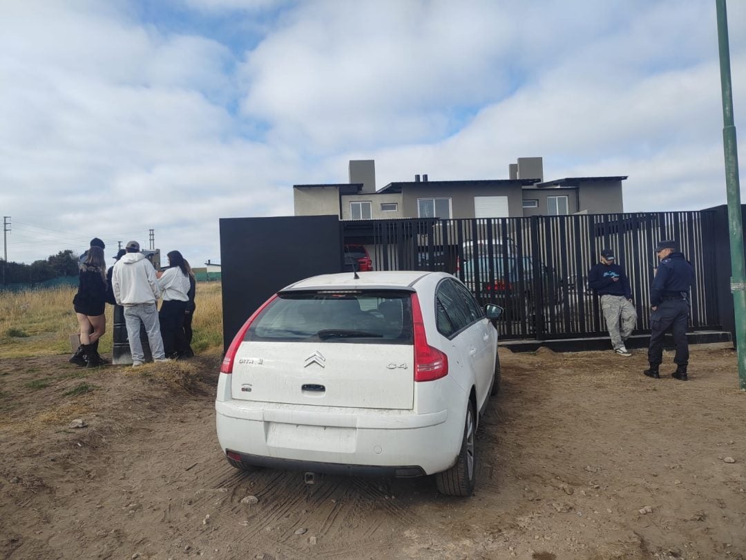 Desbaratan una fiesta clandestina, detienen a tres personas y secuestran cocaína y una peligras droga sintética