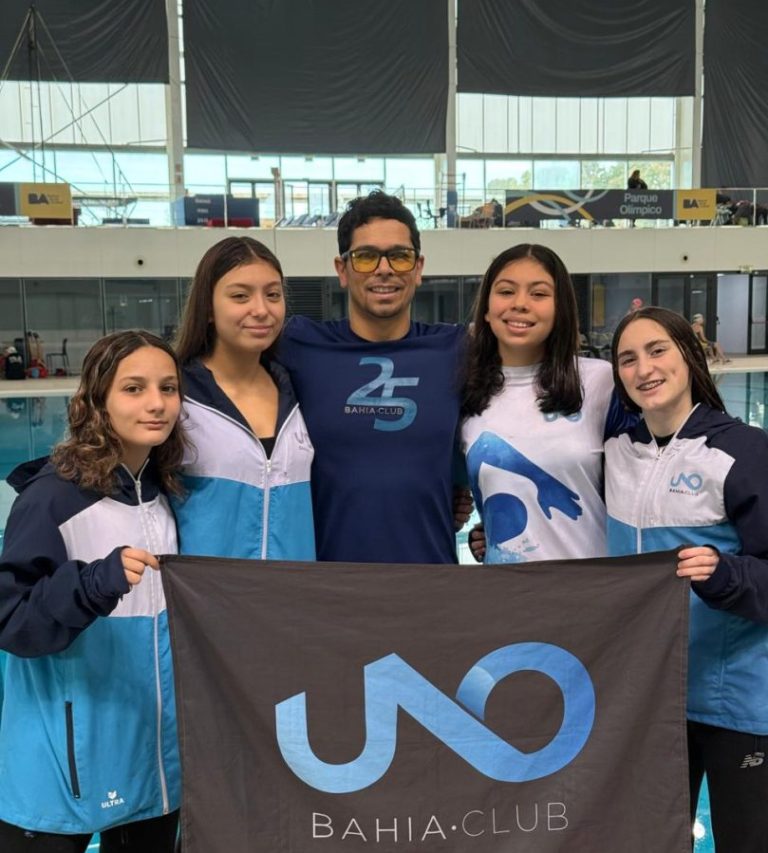 Cuatro nadadoras de Uno Bahía Club compitieron en el Campeonato República de Cadetes