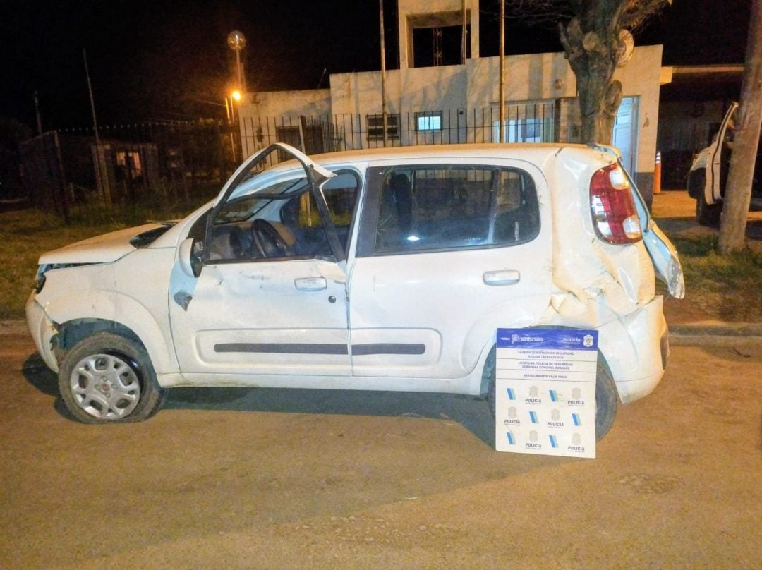 Buscan al cómplice del delincuente que murió tras volcar un vehículo mientras escapaba de un violento robo en Punta Alta
