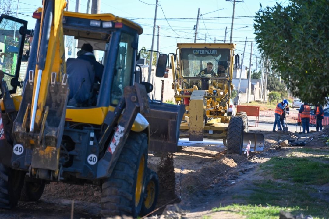 Comenzaron las obras de desagües pluviales y pavimento en el barrio Evita