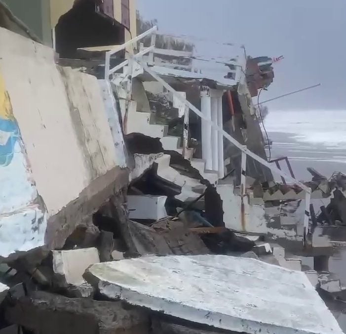 La sudestada en Monte Hermoso golpeó con fuerza y dejó grandes daños sobre las casas costeras