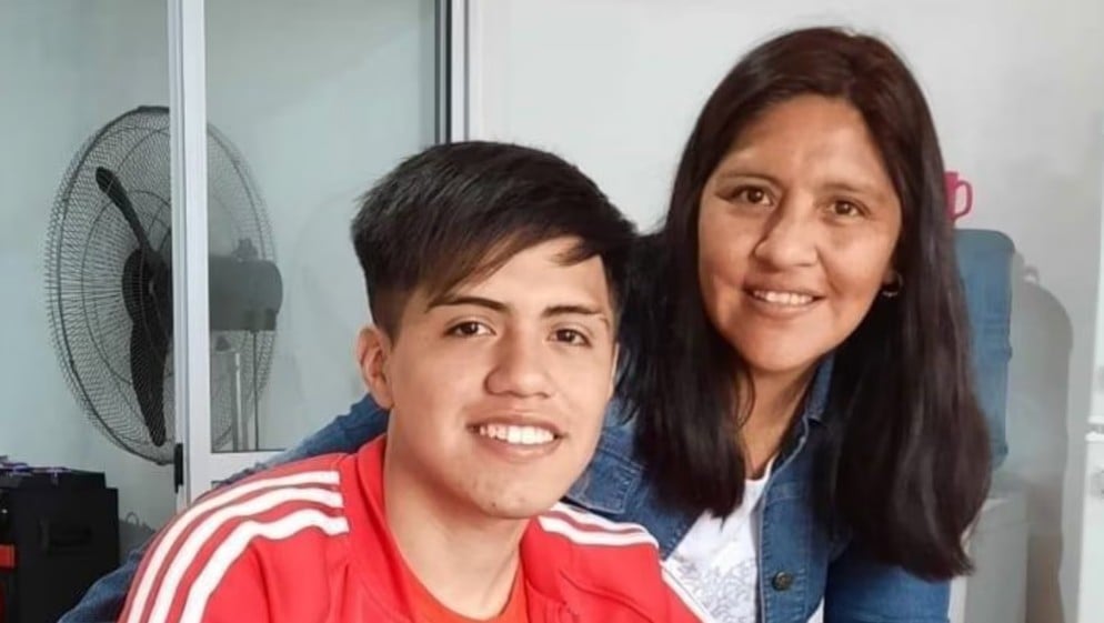 Una mujer y su hijo volvían de un velorio, chocaron de frente con un auto que iba en contramano y murieron