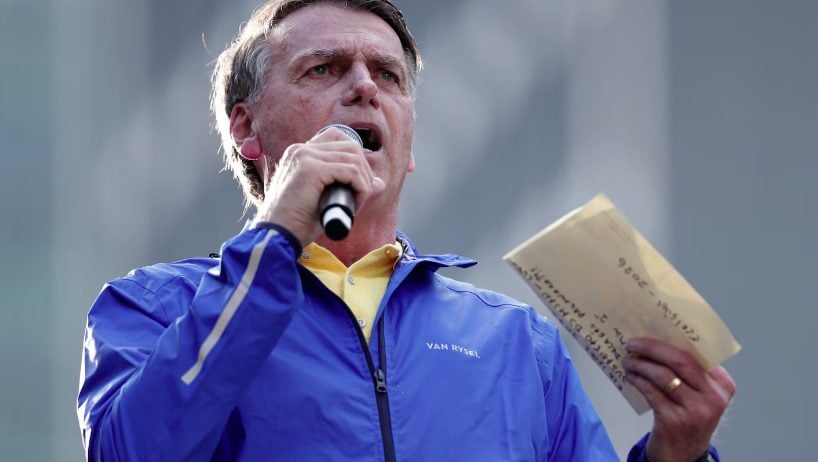 La Corte de Brasil le impuso a Bolsonaro el uso de tobillera electrónica y le prohibió la utilización de redes
