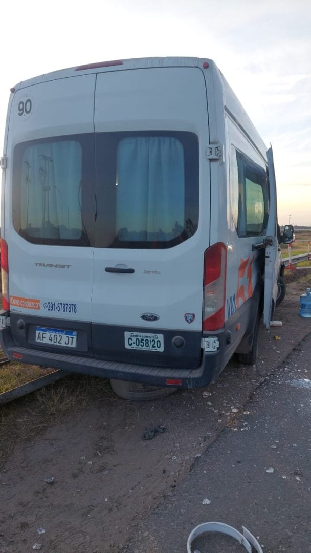 Se descompensó, se cruzó de carril y terminó sobre el guardarrail