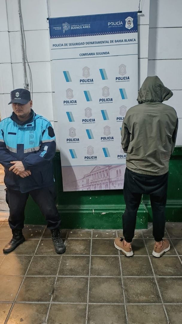Pelea entre limpiavidrios termina con un apuñalado