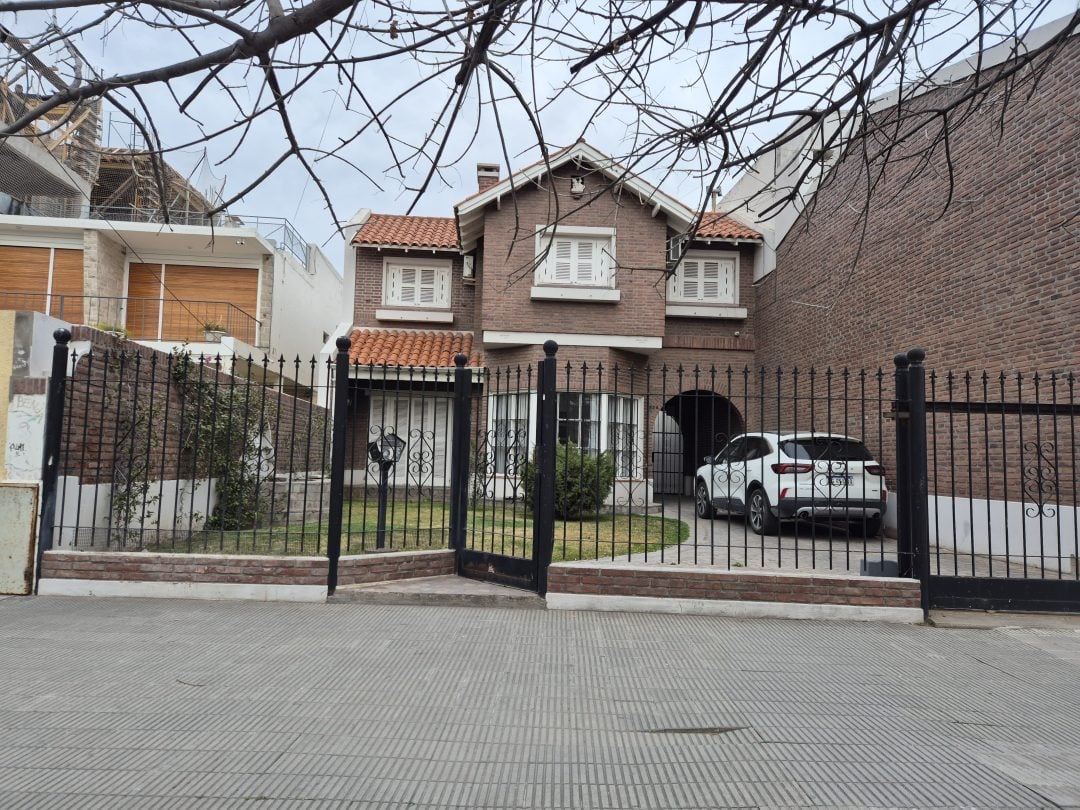 Violento robo en Alem al 900: tres ladrones asaltaron a un matrimonio mayor y escaparon con $400 mil