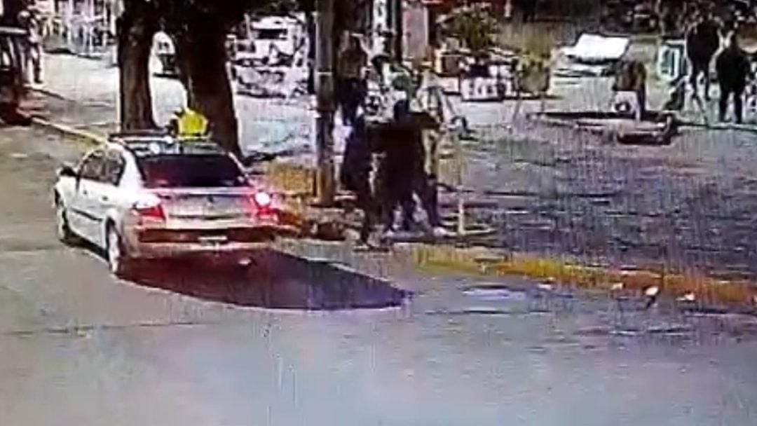 “No son lesiones leves, me patearon la cabeza entre tres personas”: la denuncia de un inspector agredido en Punta Alta
