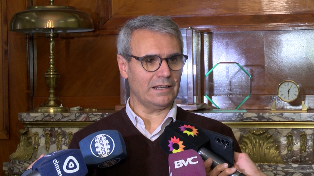 “Muy preocupados”: el rector Daniel Vega advierte sobre el éxodo de talento por la pérdida salarial universitaria