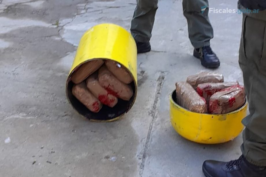 Condenan a un hombre por ocultar 25 kg de cocaína en un tubo de GNC