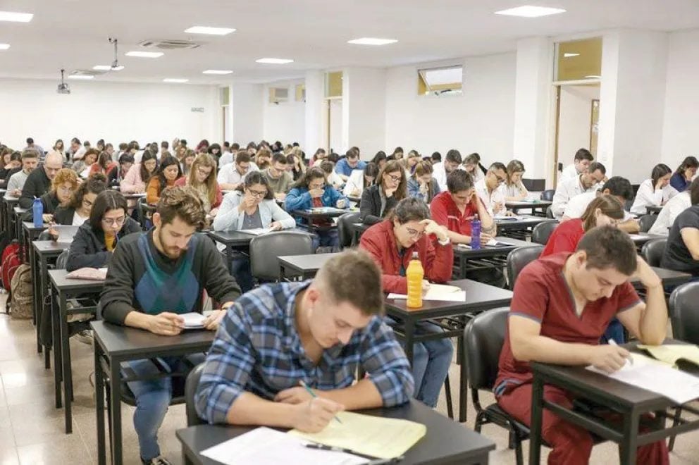 Es una pena e injusticia” dijo uno de los alumnos que aprobó el examen de residencia médica y estudia en Bahía Blanca