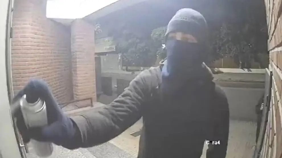 Otro sujeto procesado por pintadas antisemitas en nuestra ciudad