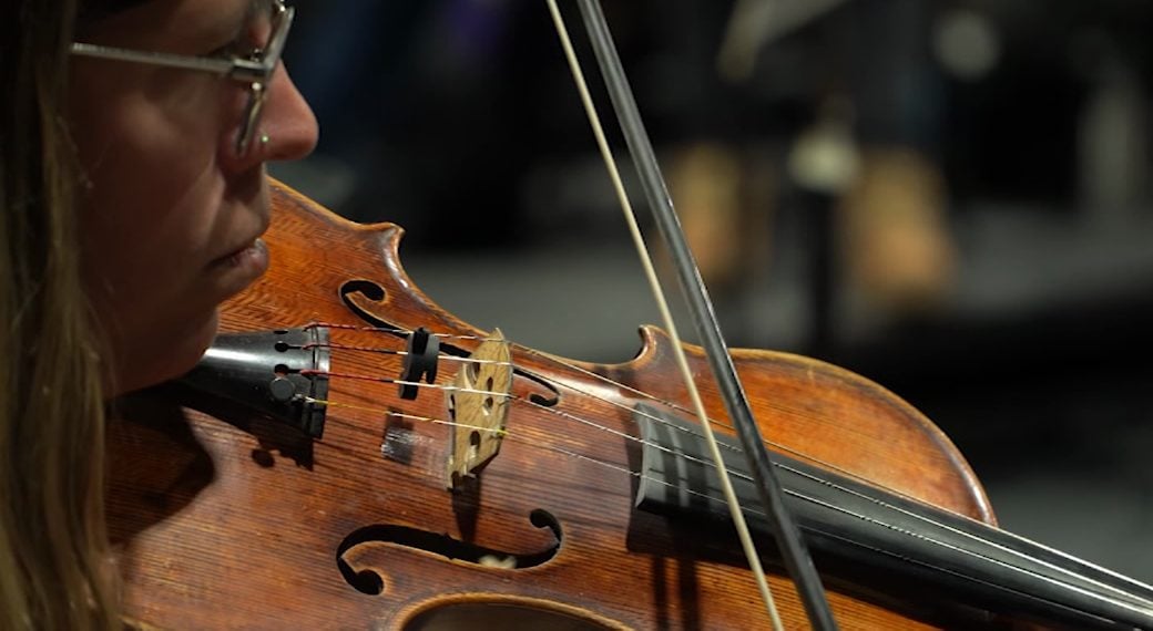 “Una orquesta que vuelve a sonar fuerte”: en el año más difícil para los músicos locales vuelve la sinfónica