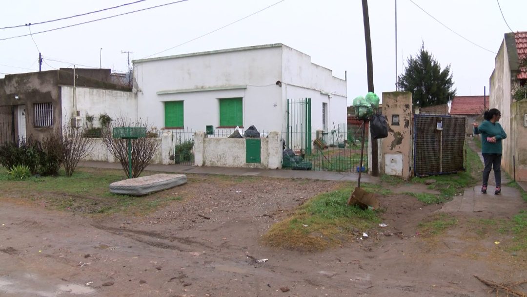 “No podés vivir así”: la desesperación de una vecina de Cerri tras una semana sin agua