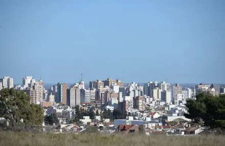 1079px-Vistas_de_Bahia_Blanca_(08)