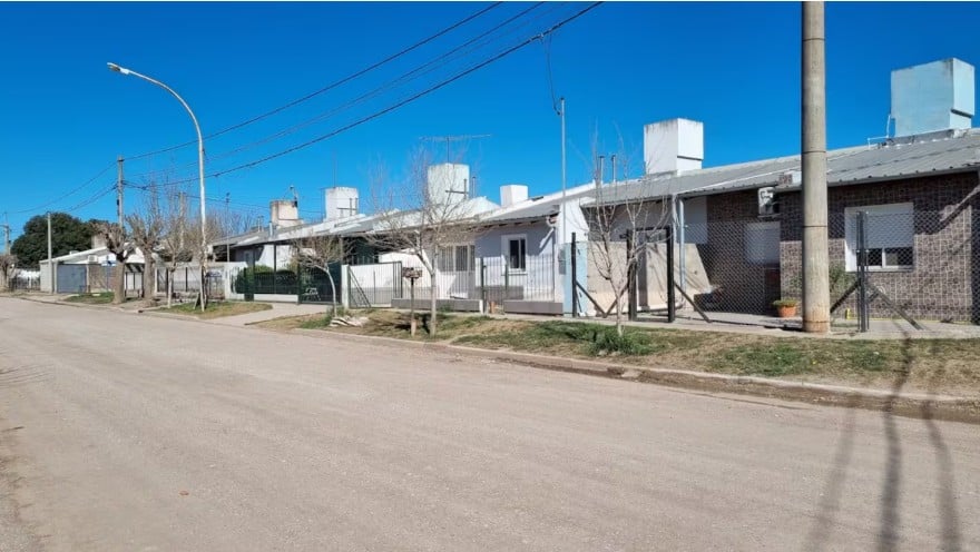 Rescataron a una mujer que estaba desnutrida e investigan si su esposo y su hija la encerraron durante 20 años