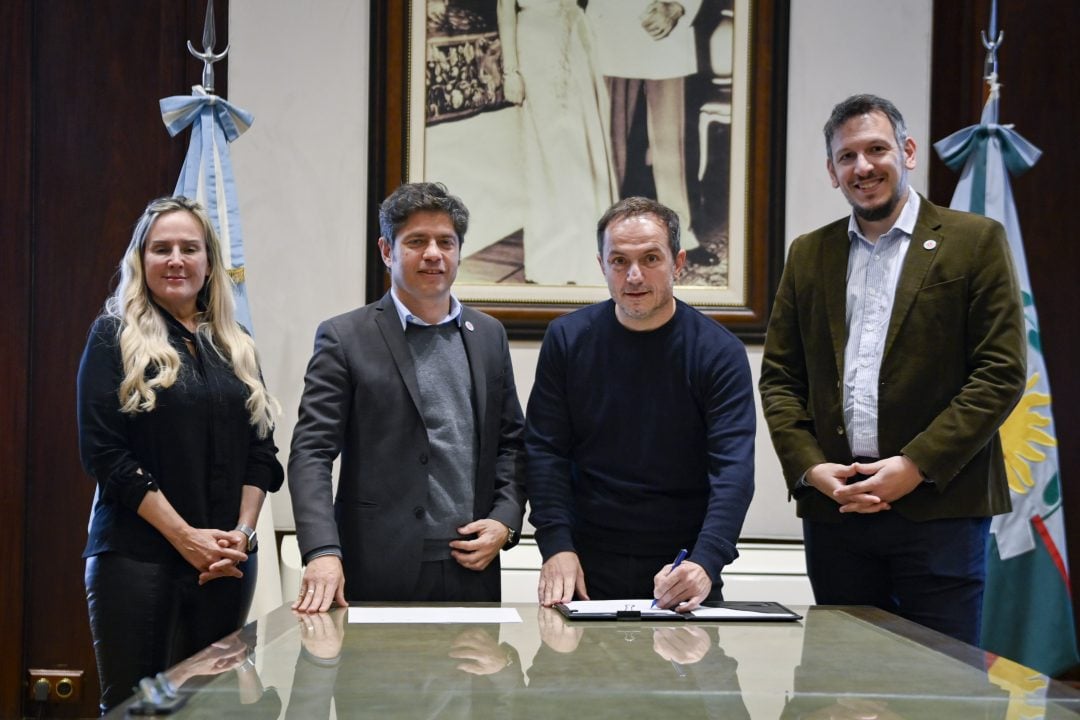 Kicillof firmó convenios de leasing con intendentes: Villarino entre los distritos beneficiados
