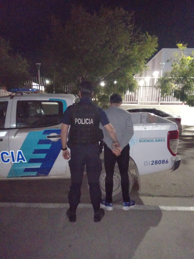 Detuvieron a un joven por agredir a su madre con un palo de amasar