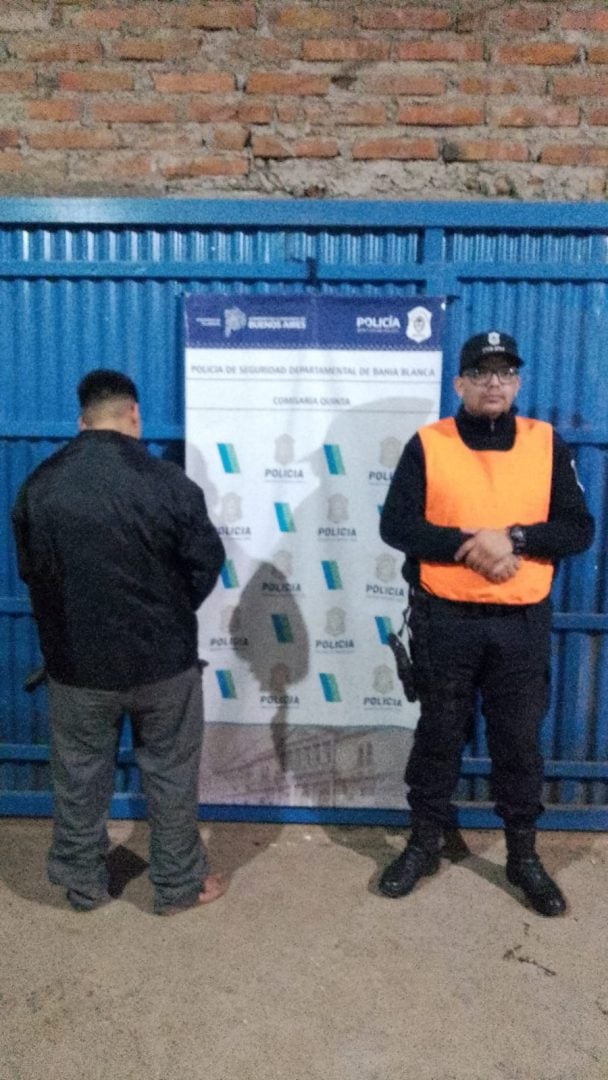 Golpeó a su pareja en la cara y luego se resistió a la detención de la policía