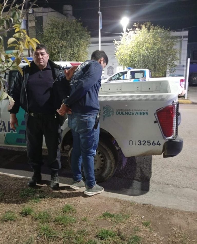 Escaló un paredón para entrar a la casa de su expareja, la agredió y le robó el celular