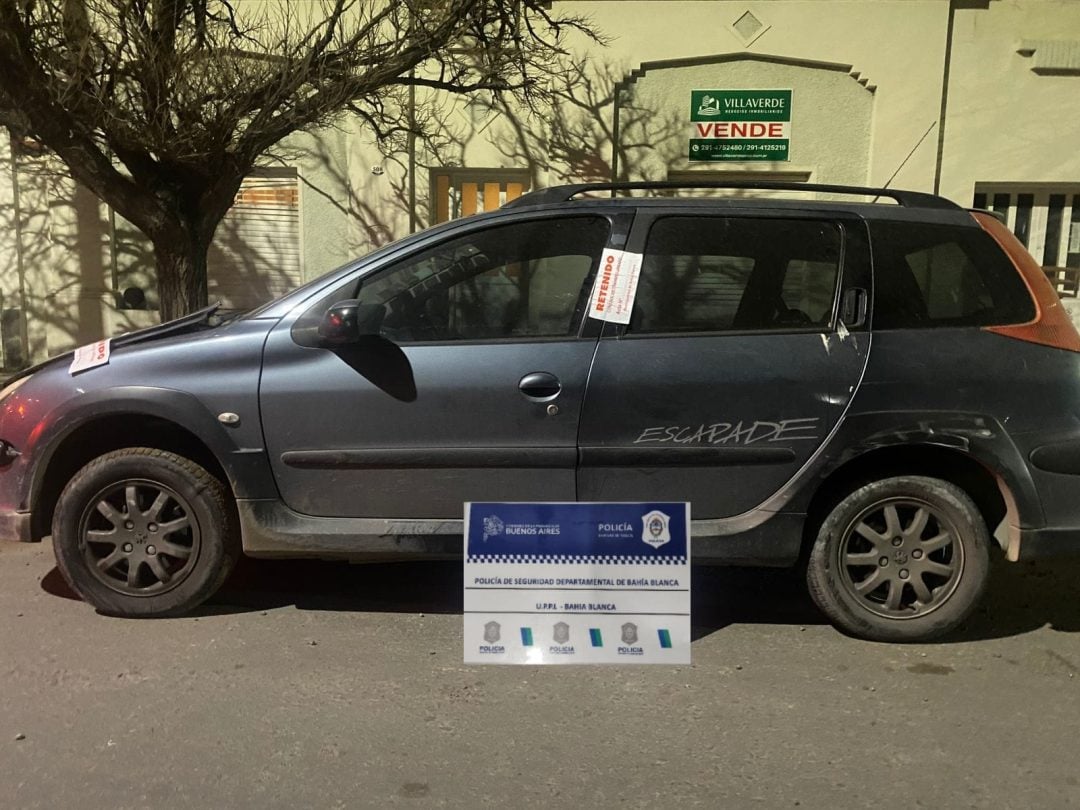 Un inspector de tránsito manejaba borracho, chocó y le secuestraron el auto