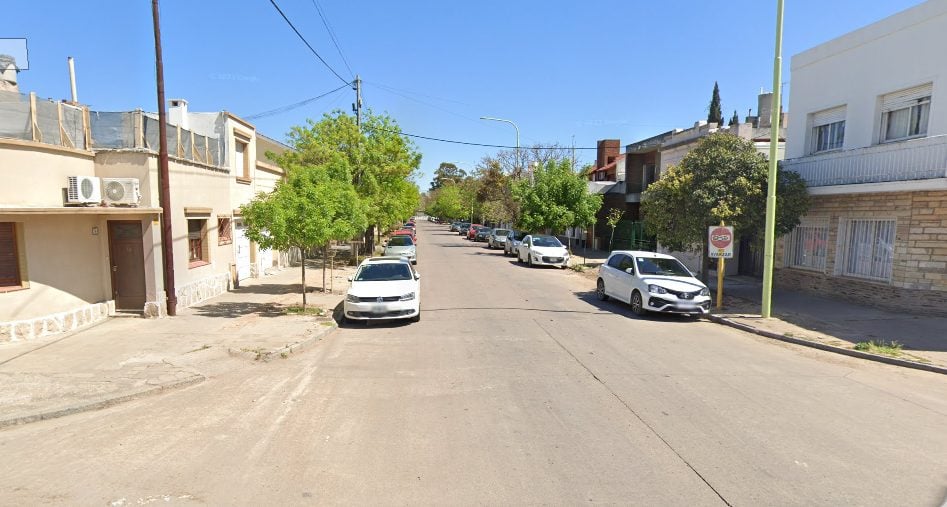 Intentaba abrir autos en Fitz Roy y terminó detenido con un cuchillo