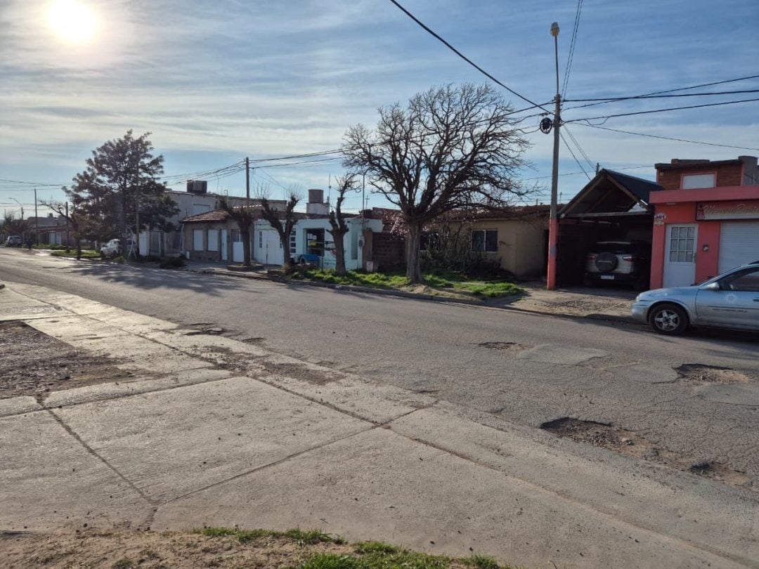 Un menor apuñaló y golpeó a un hombre en el Cooperación II: “Vinieron a cascotear la casa y lo apuñalaron”