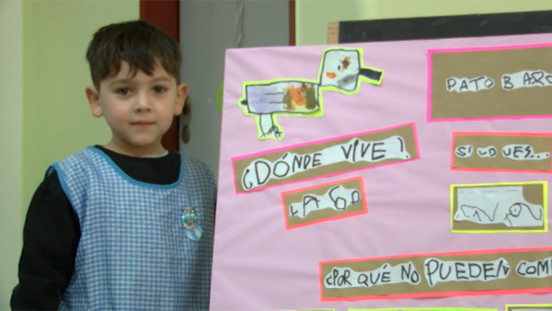 Alumnos de jardín 912 enseñan cómo cuidar a los patos del Parque de Mayo