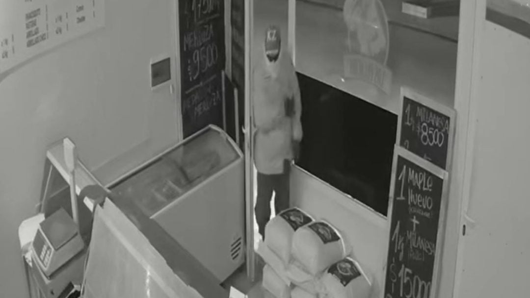 Robo a una pollería en Matheu al 900 “Impotencia porque se llevan una máquina que no les sirve”