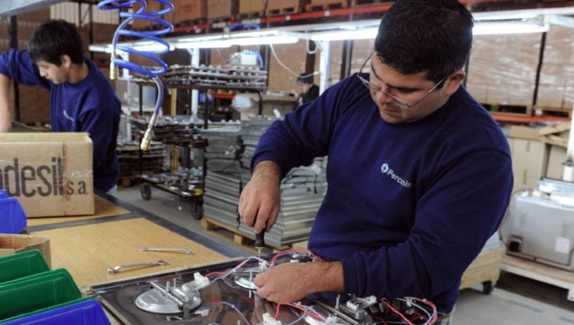 En el primer semestre del año, los salarios de los trabajadores registrados perdieron contra la inflación
