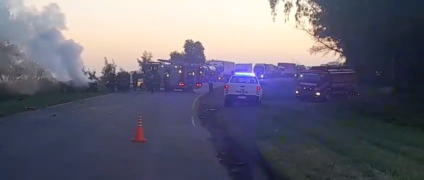 “Nos encontramos con un auto en llamas y víctimas atrapadas”, contó uno de los bomberos que rescató los cuerpos de los bahienses fallecidos en la ruta 51