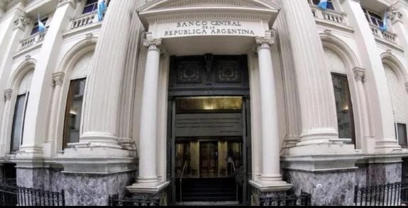 Tensión cambiaria: el Central confirmó que vendió dólares para intentar frenarlo