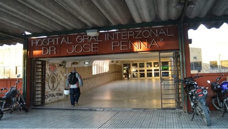 Atacó a su pareja y a su beba y apuñaló al novio de su hijastra
