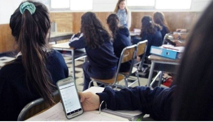 Pantallas en escuelas primarias: la Provincia aprobó una ley que regula su uso