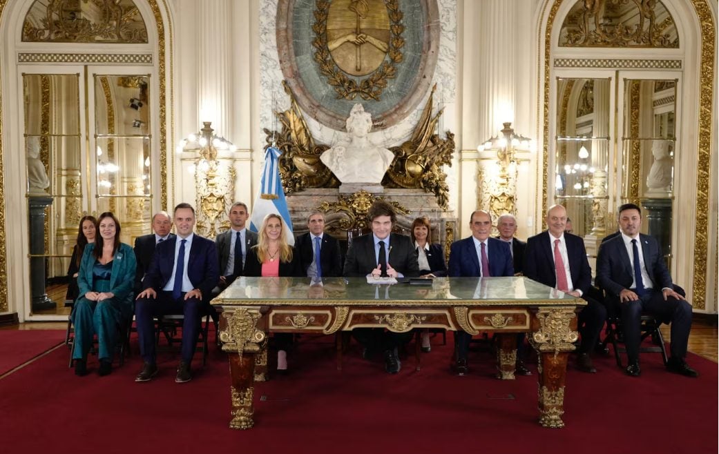 El Gobierno redobló las críticas contra la oposición ante los cuestionamientos al apoyo financiero de EE.UU.: “No hay precedente de semejante ataque sistemático”