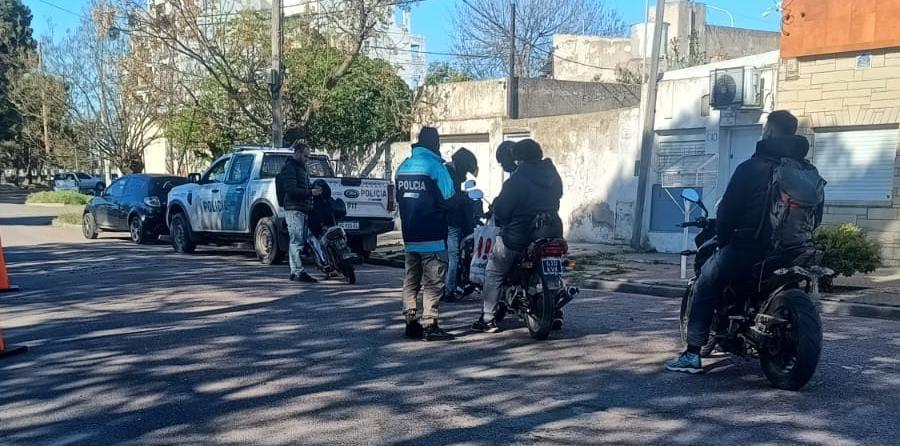 Tres detenidos en Kilómetro 5 por pedidos de captura y robo