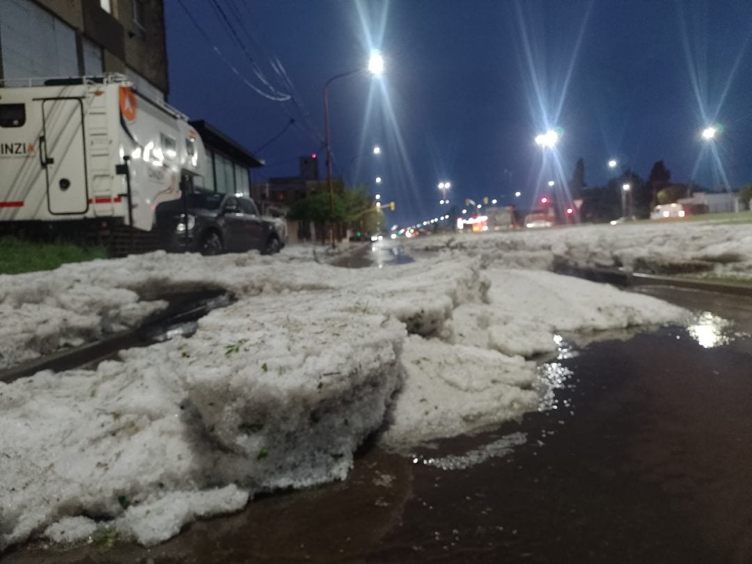 Así amaneció Santa Rosa, provincia de La Pampa, luego del paso de una tormenta severa e importante acumulado de granizo.