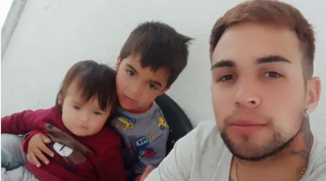 Un hombre secuestró a sus hijos de 2 y 6 años en Uruguay: tres días después los encontraron muertos en un auto