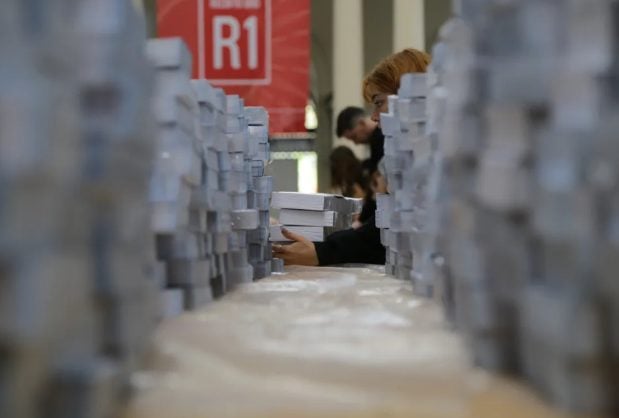Con la oposición de todos los partidos, la Justicia debatió en audiencia si reimprime las boletas sin la cara de Espert