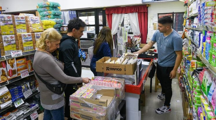 El consumo no repunta: las ventas en comercios minoristas cayeron 4,2% en septiembre