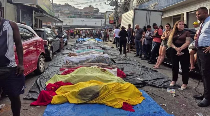 Horror en Rio tras el operativo contra Comando Vermelho: vecinos llevaron más de 50 cuerpos a una plaza