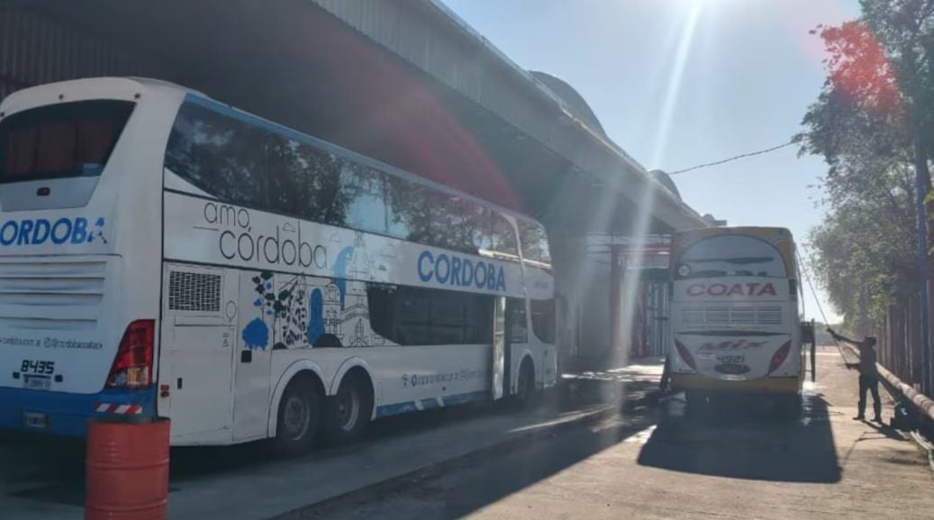 Horror en Córdoba: encontraron un feto en el baño de un micro de larga distancia